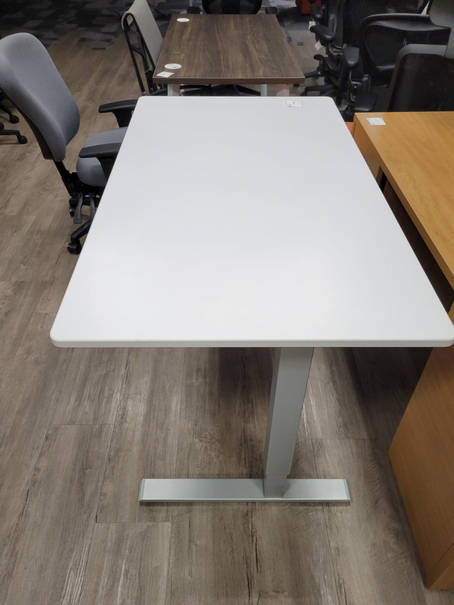 Pre-owned sit to stand desk