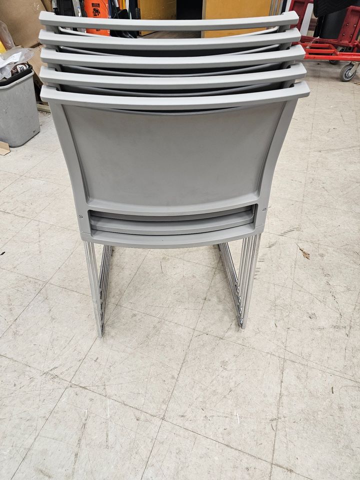 Pre-owned KI Opt4 Guest Stacking Chairs