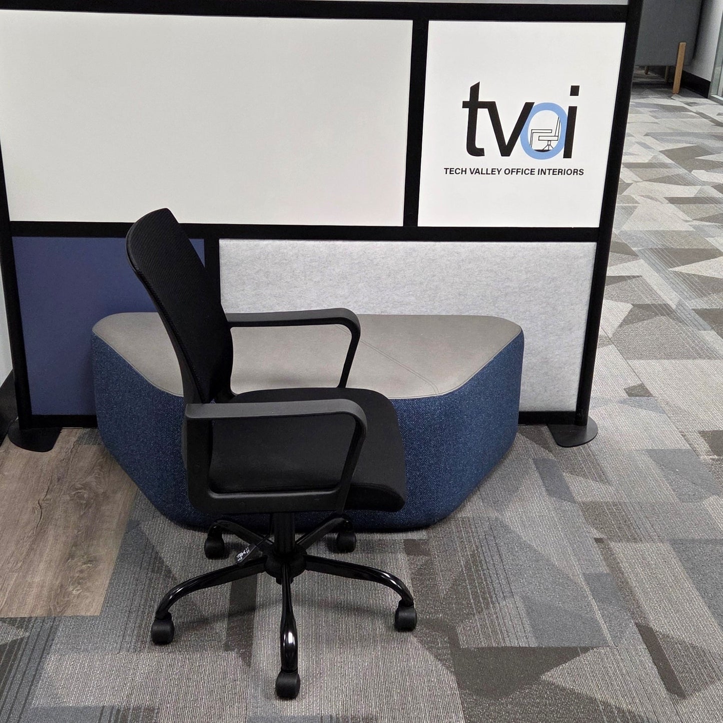 Pre-owned Black Task Chair