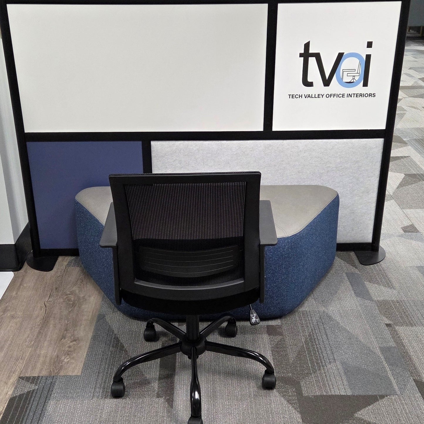 Pre-owned Black Task Chair