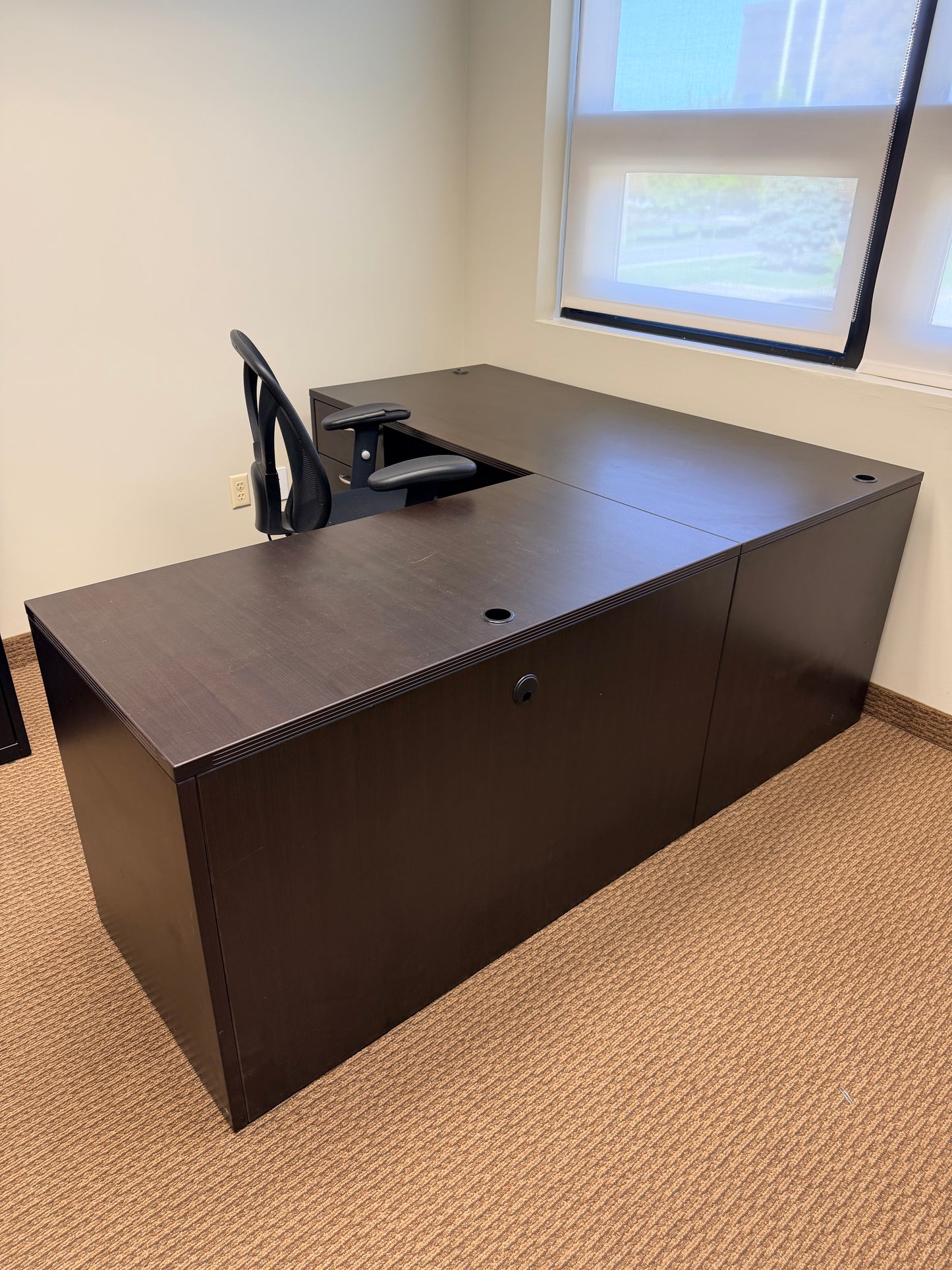 Pre-owned Cherryman L-desk w BBF/FF Ped