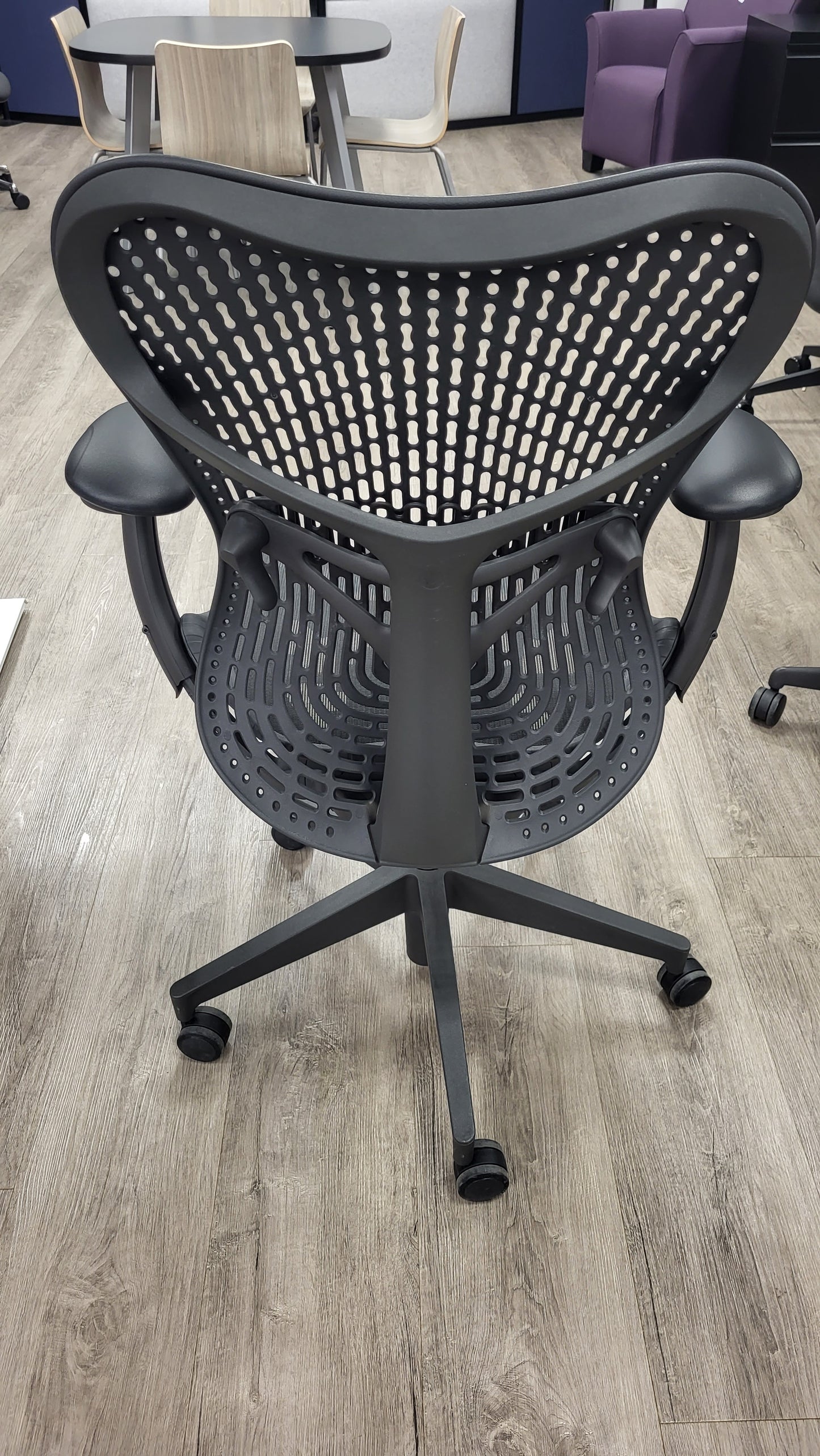 Pre-owned Herman Miller Mirra