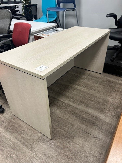 Pre-owned Hon Desk Shell, 24x60