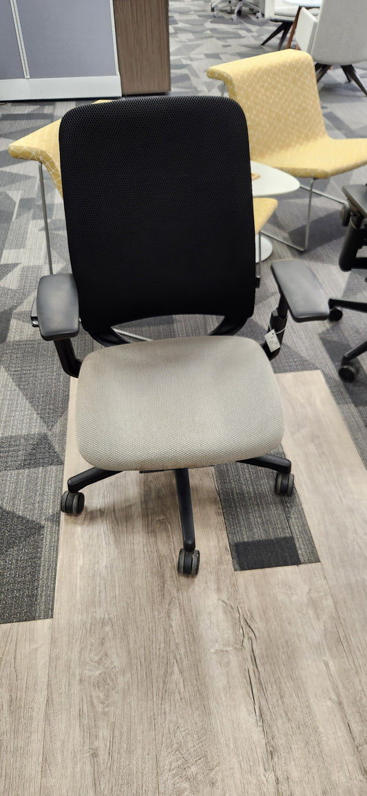 Steelcase Amia Task Chair | Pre-Owned | Fully Adjustable