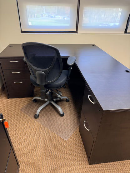 Pre-owned Cherryman L-desk w BBF/FF Ped