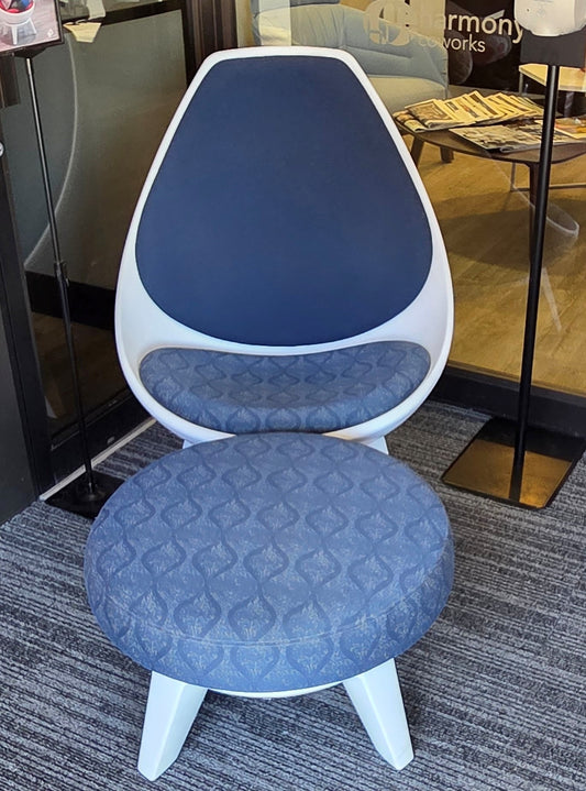 KI Sway Chair w/ ottoman