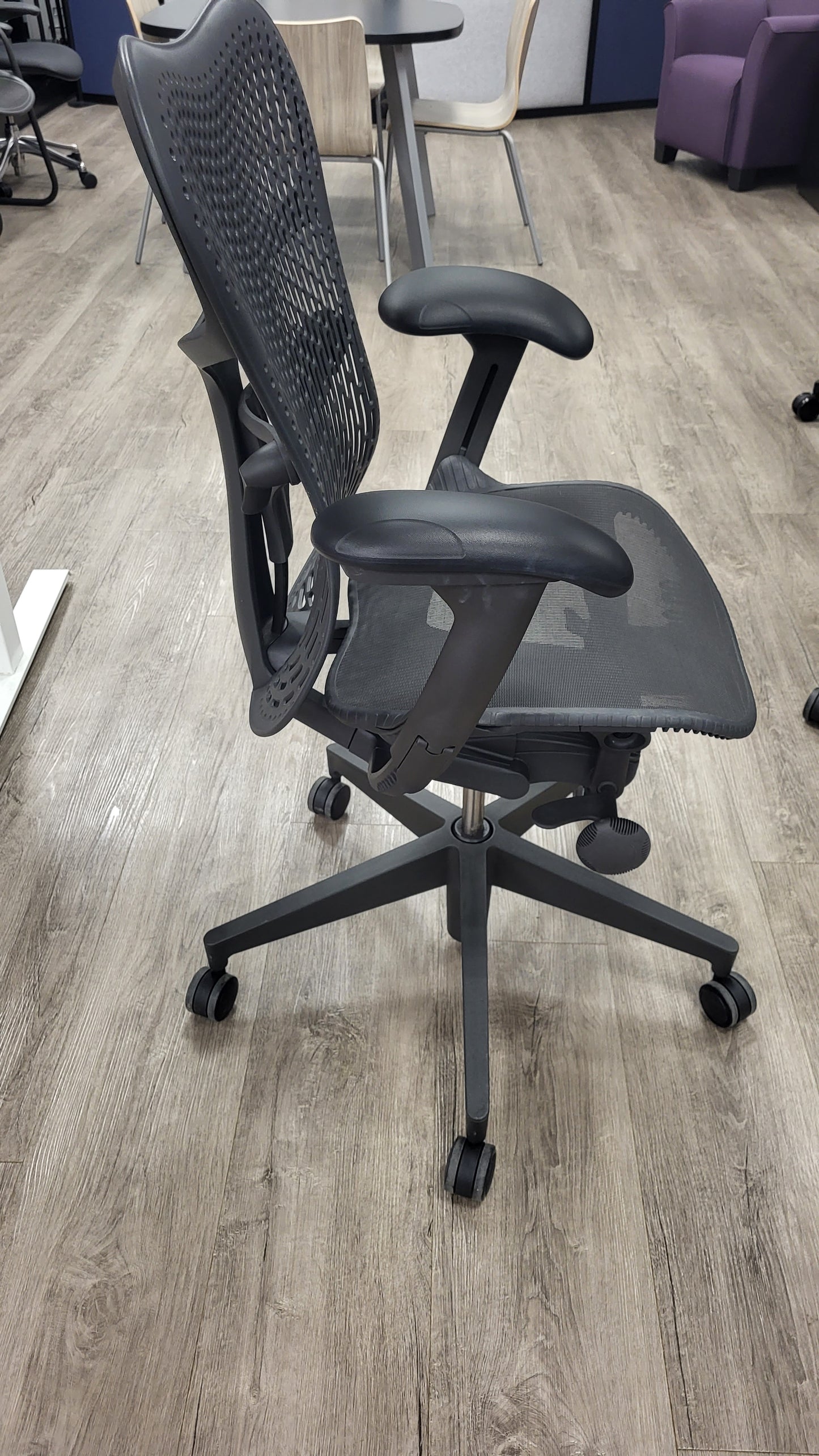 Pre-owned Herman Miller Mirra