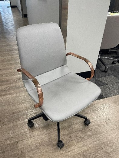 Woodstock task chair, Fixed arms