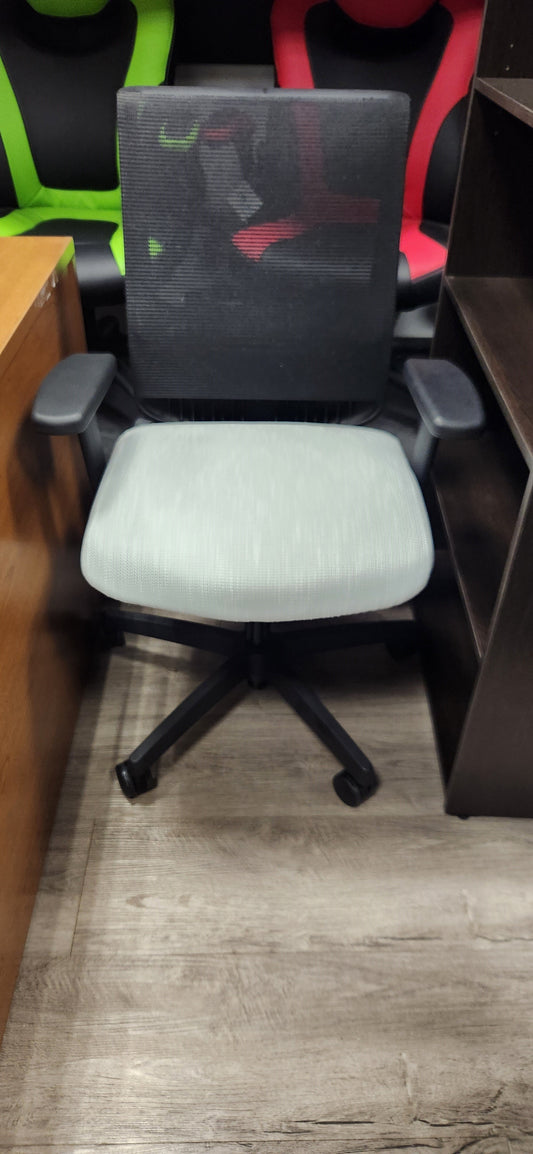 Preowned HON Convergence Mid-back Chair