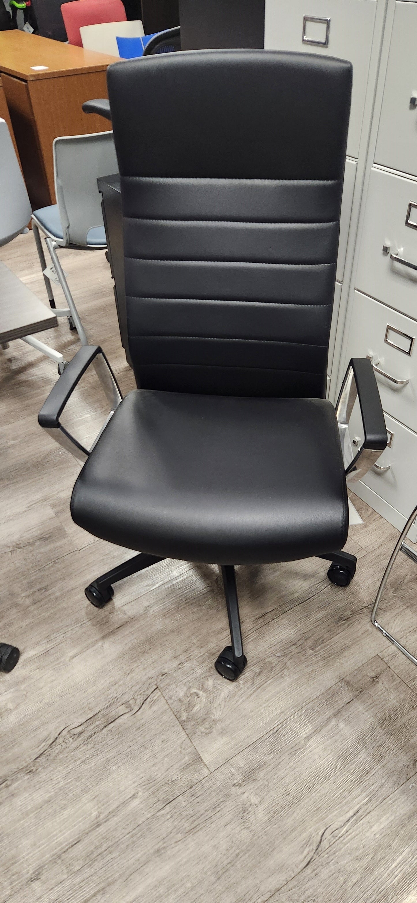 Pre-owned Hon Merit Executive Chair